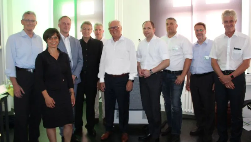 Prof. Dr. Harald Danne (l.) mit dem Vorstand des CCD (v .l.): Marion Gottschalk, Andreas Giersbach, Uwe Hainbach, Andreas Tielmann, Norbert Müller, CCD-Geschäftsführer Christian Schreier, Steffen Buch, Michael Parsch und Dr. Thomas Steffen.(Foto:THM)